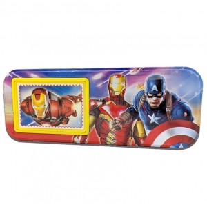 image.Trousse Scolaire Métallique GOLDEN Motif Avengers inclus tableau de multiplication + mini Calculatrice intégrée  -  Advanced Office